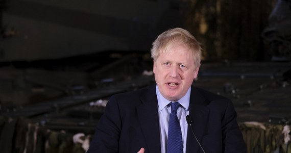 "Władimir Putin musi ponieść porażkę i musi być widoczne, że poniósł porażkę" - oświadczył brytyjski premier Boris Johnson przed zapowiedzianymi na nadchodzący tydzień rozmowami w sprawie Ukrainy, wśród których będzie spotkanie z premierami państw Grupy Wyszehradzkiej (V4).