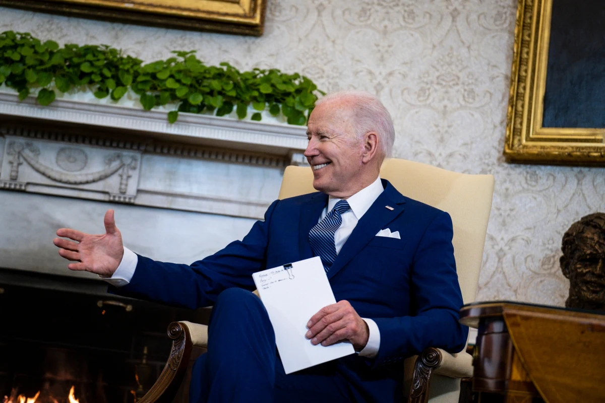 Prezydent Joe Biden rozmawiał w sobotę wieczorem czasu lokalnego o sytuacji na Ukrainie z prezydentem Wołodymyrem Zełenskim, poinformował Bialy Dom. Amerykański lider z zadowoleniem przyjął decyzje firm Visa i Mastercard o zawieszeniu działalności w Rosji.