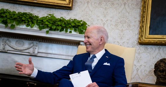 Prezydent Joe Biden rozmawiał w sobotę wieczorem czasu lokalnego o sytuacji na Ukrainie z prezydentem Wołodymyrem Zełenskim, poinformował Bialy Dom. Amerykański lider z zadowoleniem przyjął decyzje firm Visa i Mastercard o zawieszeniu działalności w Rosji.