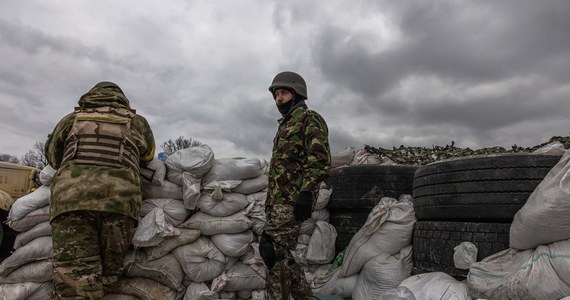 Bronimy Mariupola na południu Ukrainy i Czernihowa na północy kraju - informuje sztab generalny Sił Zbrojnych Ukrainy w opublikowanym w niedzielę rano komunikacie. Dodano, że wojska rosyjskie ponoszą ciężkie straty.