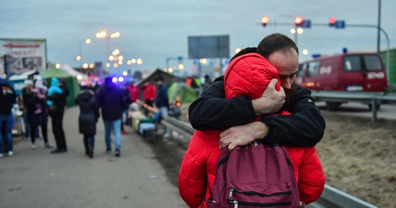 Od początku agresji Rosji na Ukrainę do Polski przybyło 922,4 tys. uchodźców – poinformowała w niedzielę straż graniczna.