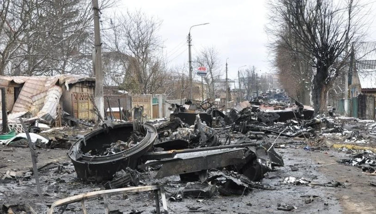 W podkijowskim miasteczku Bucza, gdzie od kilku dni trwają zacięte walki, Rosjanie mają plądrować sklepy i strzelać do domów, samochodów, a nawet dzieci. Poinformowała o tym na swoim profilu w serwisie Facebook rada miejska tej miejscowości. Tymczasem jak podają media, mer Buczy doznał obrażeń z rąk czeczeńskich kadyrowców.