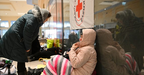 Znamy szczegółowe zapisy projektowanej ustawy o pomocy obywatelom Ukrainy. Nowe przepisy wprowadzą wiele regulacji związanych z bezpośrednią pomocą, ale także dadzą obywatelom Ukrainy szereg praw, które ułatwią im codzienne życie w Polsce. Prezydent Sopotu, który brał udział w konsultacjach w tej sprawie, ocenił projekt jako przełomowy. 