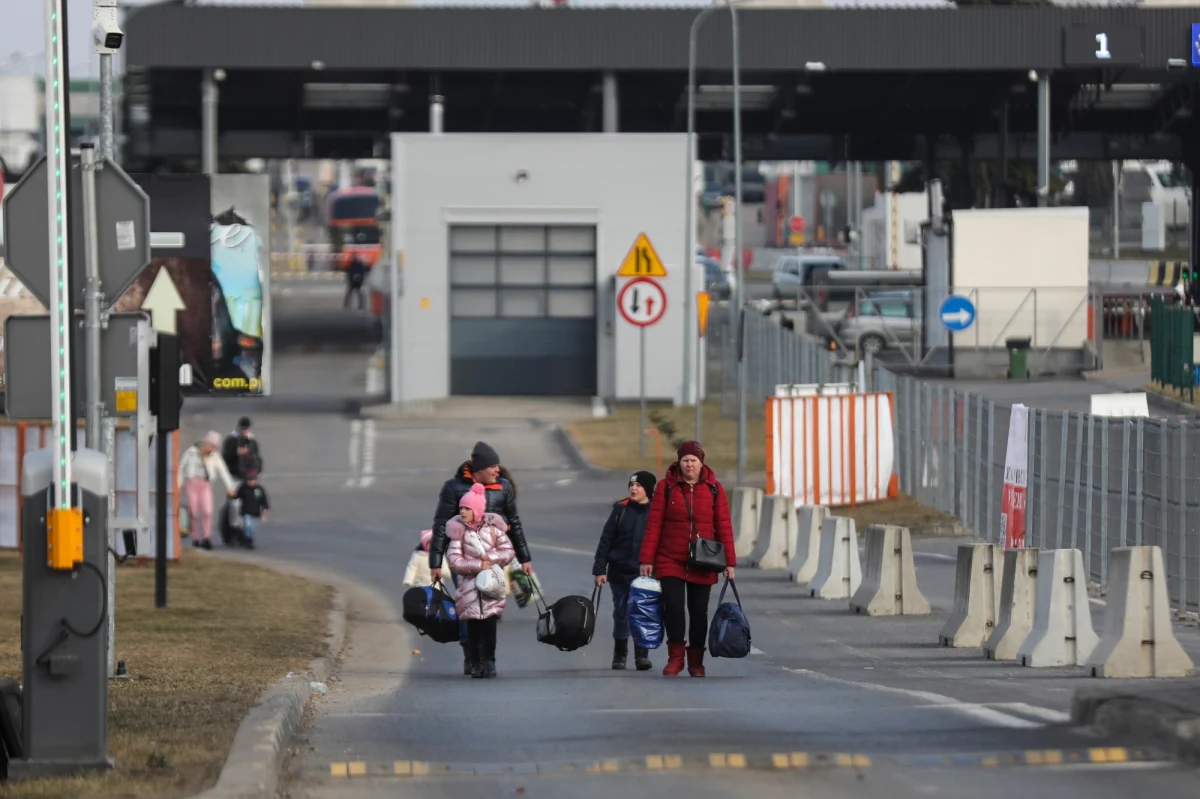 Ostatniej doby przez podkarpackie przejścia graniczne do Polski uciekło przed wojną z terytorium Ukrainy 69,5 tys. osób. Od początku konfliktu z Rosją na Podkarpaciu granice przekroczyło prawie 473 000 uchodźców.