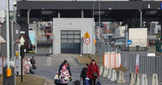 Ostatniej doby przez podkarpackie przejścia graniczne do Polski uciekło przed wojną z terytorium Ukrainy 69,5 tys. osób. Od początku konfliktu z Rosją na Podkarpaciu granice przekroczyło prawie 473 000 uchodźców.