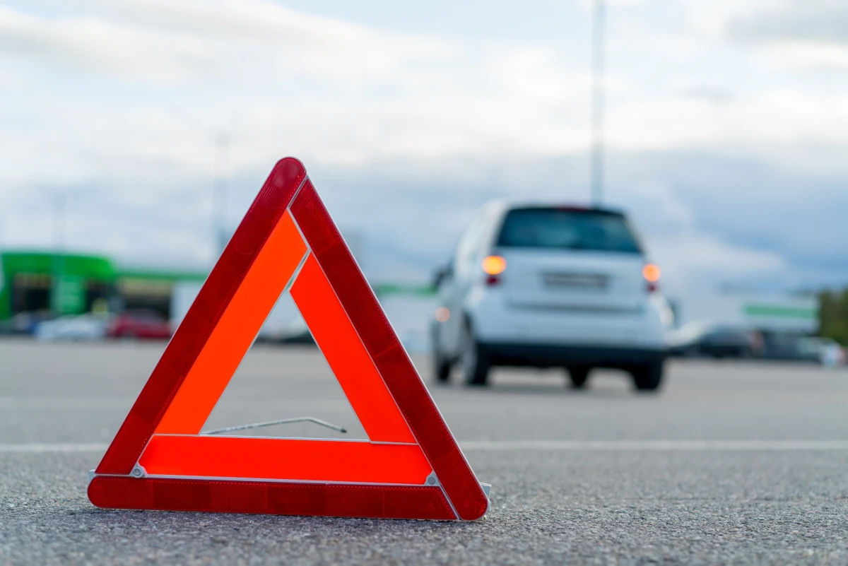 Ważna informacja dla tych, którzy zmierzają w kierunku granicy z Ukrainą autostradą A4. W Proszówkach między Krakowem i Bochnią zderzyły się dwa samochody osobowe. 
