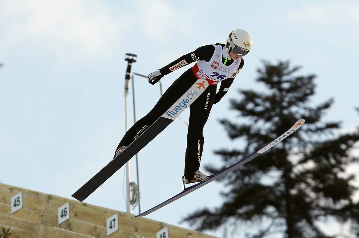 Austriacy wygrali konkurs drużyn mieszanych w skokach narciarskich rozegrany w niedzielę w Zakopanem, w ostatnim dniu mistrzostw świata juniorów w narciarstwie klasycznym. Polacy na dziewiątym miejscu.
