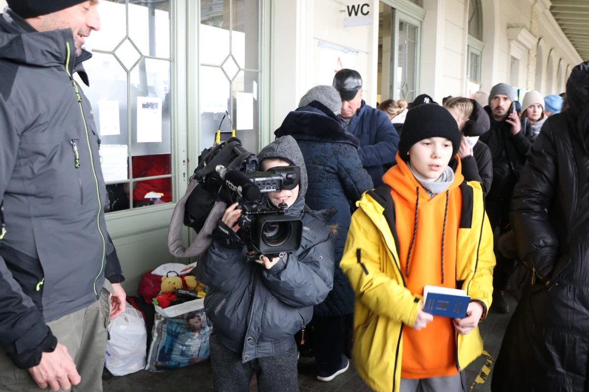 W Przemyślu dworzec pełen jest ludzi, którzy musieli porzucić swoje domy w Ukrainie i uciekać. Do Polski przybyło ponad 900 tys. osób.