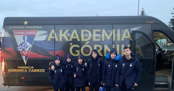 Nie tylko zbiórki, ale też treningi i przyjmowanie piłkarzy. Tak pomagają polskie kluby uchodźcom. 