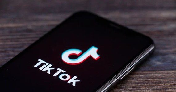 Chiński portal społecznościowy TikTok zdecydował o zawieszeniu transmisji na żywo w Rosji, a także publikacji nowych nagrań. Decyzja ma związek z nową ustawą o "fake newsach".