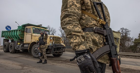 Niedziela była jedenastym dniem inwazji Rosji na Ukrainę. Podjęto drugą próbę ewakuacji mieszkańców ostrzeliwanego Mariupola. Biuro prasowe Gwardii Narodowej poinformowało jednak, że akcja została przerwana ze względu na rosyjski ostrzał. Natomiast Straż Graniczna przekazała wieczorem, że w Polsce jest już milion uchodźców z Ukrainy. W Rosji odbyły się z kolei kolejne protesty wojenne - zatrzymano blisko pięć tysięcy osób. Zebraliśmy dla Was najważniejsze wydarzenia tego dnia!