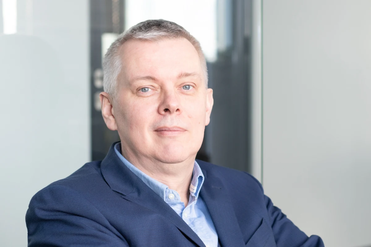 "Jestem bardzo ostrożny ws. zgody na służenie Polaków w batalionie międzynarodowym w Ukrainie - choćby ze względu na położenie Polski, konieczność skoncentrowania się na pomocy wojskowej, humanitarnej" - mówił w Porannej rozmowie w RMF FM Tomasz Siemoniak. "Takie sprawy, inaczej niż w innych krajach, nie powinny być indywidualnymi decyzjami, tylko decyzjami rządu czy zgody ministra obrony. To nie jest działanie, które dziś jest w interesie Polski" - stwierdził wiceprzewodniczący Platformy Obywatelskiej. 