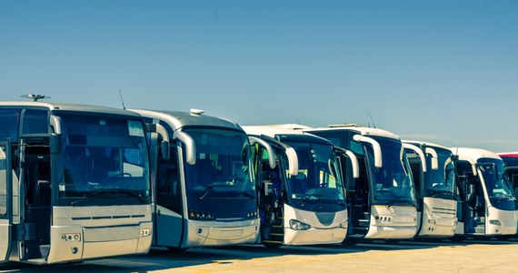 Zarząd Transportu Miejskiego w Warszawie apeluje do przewoźników posiadających autokary o pomoc w przewiezieniu uchodźców, którzy z Warszawy chcieliby pojechać do innych miast w Polsce.  

