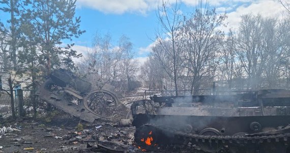 Ponad 11 tys. żołnierzy straciła armia rosyjska w ciągu 11 dni agresji na Ukrainę - podał sztab generalny ukraińskich sił zbrojnych. "Siły Zbrojne Ukrainy pokonały ogromną liczbę Rosjan, mających udać się do Kijowa" - powiedział doradca ukraińskiego prezydenta Ołeksij Arestowycz. "Rosyjska armia nie jest silna, ale długa; zjemy ją powoli, jak salami" - dodał.
