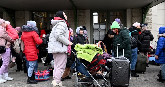 Unia Europejska musi przygotować się na przyjęcie około 5 mln osób z Ukrainy - szef unijnej dyplomacji Josep Borrell. Podkreślił, że UE powinna wykorzystać wszystkie dostępne środki, by pomóc krajom, które przyjmują uchodźców.