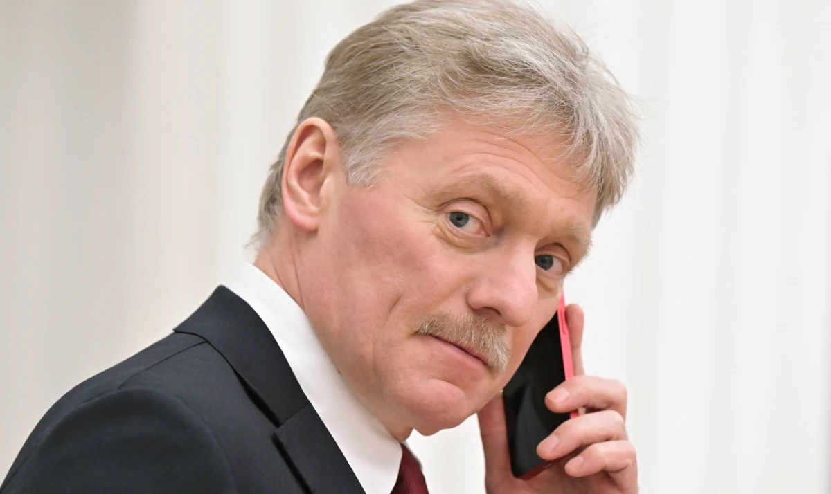 ​Rosja jest gotowa w każdej chwili przerwać operację wojskową, jeśli Ukraina zapisze swój neutralny status w konstytucji, uzna Krym za część Federacji Rosyjskiej, a także zaakceptuje niepodległość Donieckiej Republiki Ludowej i Ługańskiej Republiki Ludowej - poinformował rzecznik Kremla Dmitrij Pieskow. Dziennikarz Bellingcat Christo Grozew napisał także, że według jego informacji Rosjanie chcą zainstalować na stanowisku premiera Ukrainy Jurija Bojko, przewodniczącego prorosyjskiej partii Opozycyjna Platforma - Za Życiem.