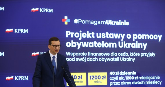 Dementuję wszystkie informacje, które pojawiają się w internecie o jakimś pierwszeństwie w dostępie do usług publicznych dla osób, które przybywają z Ukrainy. Tak nie będzie, nie ma tutaj żadnego pierwszeństwa - powiedział w poniedziałek premier Mateusz Morawiecki.