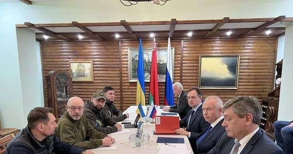 W Puszczy Białowieskiej (po stronie białoruskiej) zakończyła się trzecia runda negocjacji między Ukrainą a Rosją – poinformował Michajło Podoljak. Doradca prezydenta Ukrainy przekazał, że rozmowy będą kontynuowane.