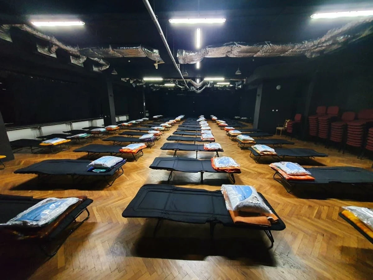 Dwa punkty recepcyjne dla uchodźców z Ukrainy działają obecnie w Katowicach. Jeden, mniejszy, znajduje się w Wyższym Śląskim Seminarium Duchownym przy ul. Wita Stwosza. Drugi, duży jest przy Placu Sejmu Śląskiego w Instytucji Kultury Miasto Ogrodów. Został przeniesiony z domu św. Marcina katowickiego Caritasu. 