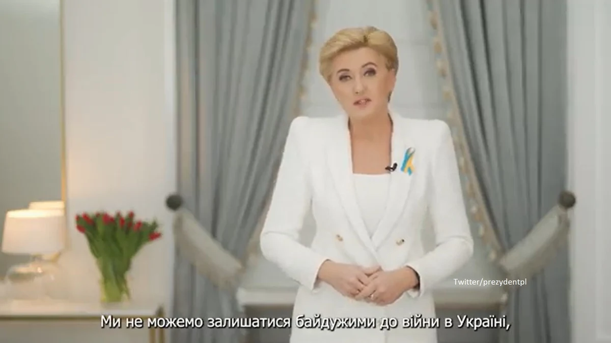 "Wykorzystajmy Dzień Kobiet, jedno z najważniejszych świąt w Rosji, żeby zwrócić się do wszystkich kobiet w Rosji z apelem o powstrzymanie toczącej się wojny. Niech wystąpią jako matki, żony i córki rosyjskich żołnierzy przeciwko dalszemu rozlewowi krwi" - wezwała Pierwsza Dama Agata Kornhauser-Duda.