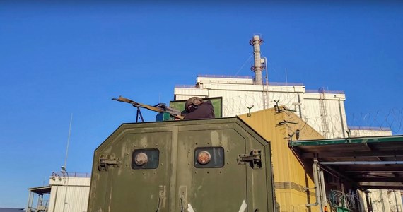 Ponad 100 pracowników i około 200 ukraińskich ochroniarzy jest przetrzymywanych przez Rosjan na terenie czarnobylskiej elektrowni atomowej - podaje BBC. Na miejscu jest ograniczony dostęp do leków i jedzenia.