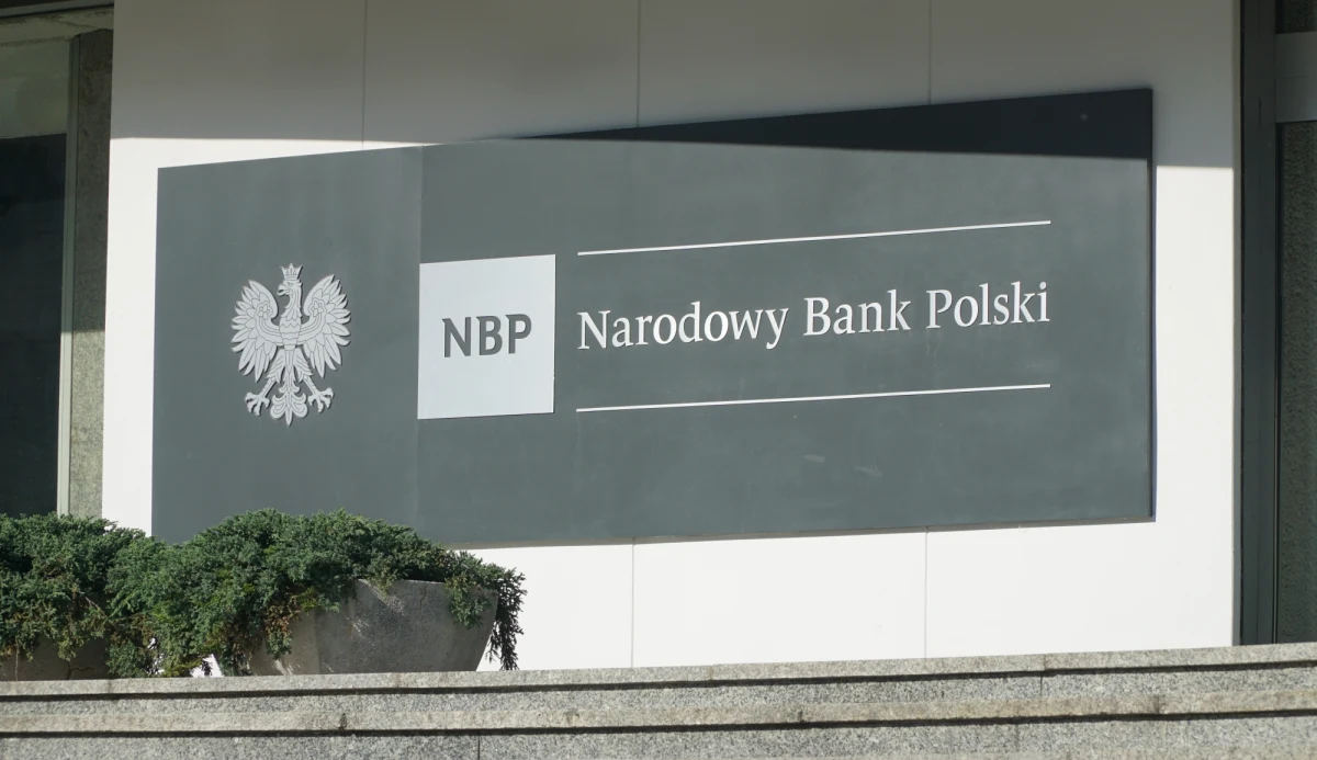 ​Rada Polityki Pieniężnej na dzisiejszym posiedzeniu podejmie kolejną decyzję dotyczącą stóp procentowych. Rynek oczekiwał przez długi czas podwyżki o przynajmniej 50 punktów bazowych. W obliczu jednak rosyjskiej inwazji na Ukrainę i sporego osłabienia złotego, niewykluczone, że władze monetarne podejmą bardziej radykalne kroki. Eksperci spodziewają się podwyżki o nawet 100 punktów bazowych, a pojawiają się nawet sugestie bardziej stanowczych działań.