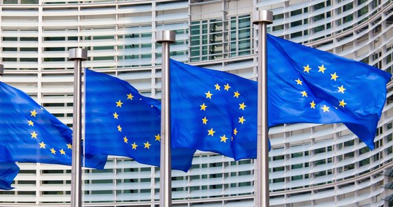 Unia Europejska ma w tym tygodniu przedstawić plan emisji obligacji, która miałaby sfinansować wydatki na energię i zbrojenia - poinformowała agencja Bloomberg. 