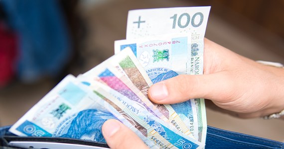 ​Złoty mocno słabnie w ostatnich dniach w wyniku rosyjskiej inwazji na Ukrainę. Dostaje się także innym walutom regionu. Jaki to będzie miało wpływ na naszą gospodarkę? Gościem radia RMF24 był Rafał Benecki, główny ekonomista banku ING.