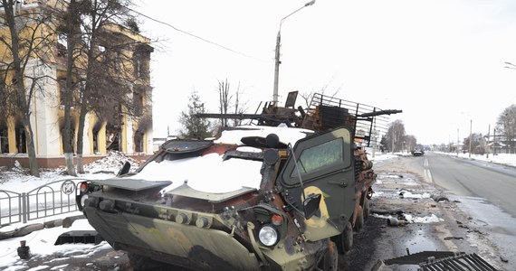 Wojna na Ukrainie zakończy się dla Rosji całkowitą porażką, którą można będzie porównać jedynie z upadkiem nazistowskich Niemiec - twierdzi agent rosyjskiej Federalnej Służby Bezpieczeństwa (FSB). Ujawnia też, że agenci FSB nic nie wiedzieli o planach inwazji na Ukrainę. ​Brytyjski dziennik "The Times" opisuje dokument, który napisany został prawdopodobnie przez jednego z analityków FSB, a następnie opublikowany przez rosyjskiego działacza na rzecz praw człowieka Władimira Oseczkina na jego antykorupcyjnej stronie internetowej Gulagu.net.