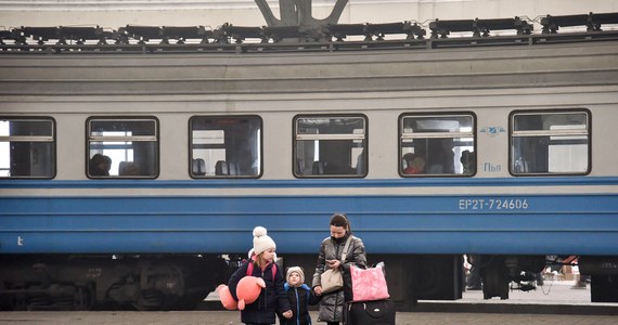 Dziś 8 marca, czyli Międzynarodowy Dzień Kobiet. Ale w tym roku dzisiejsza data w kalendarzu oznacza także kolejny, 13 już, dzień wojny na Ukrainie. A uciekający z Ukrainy do Polski to w zdecydowanej większości właśnie kobiety.