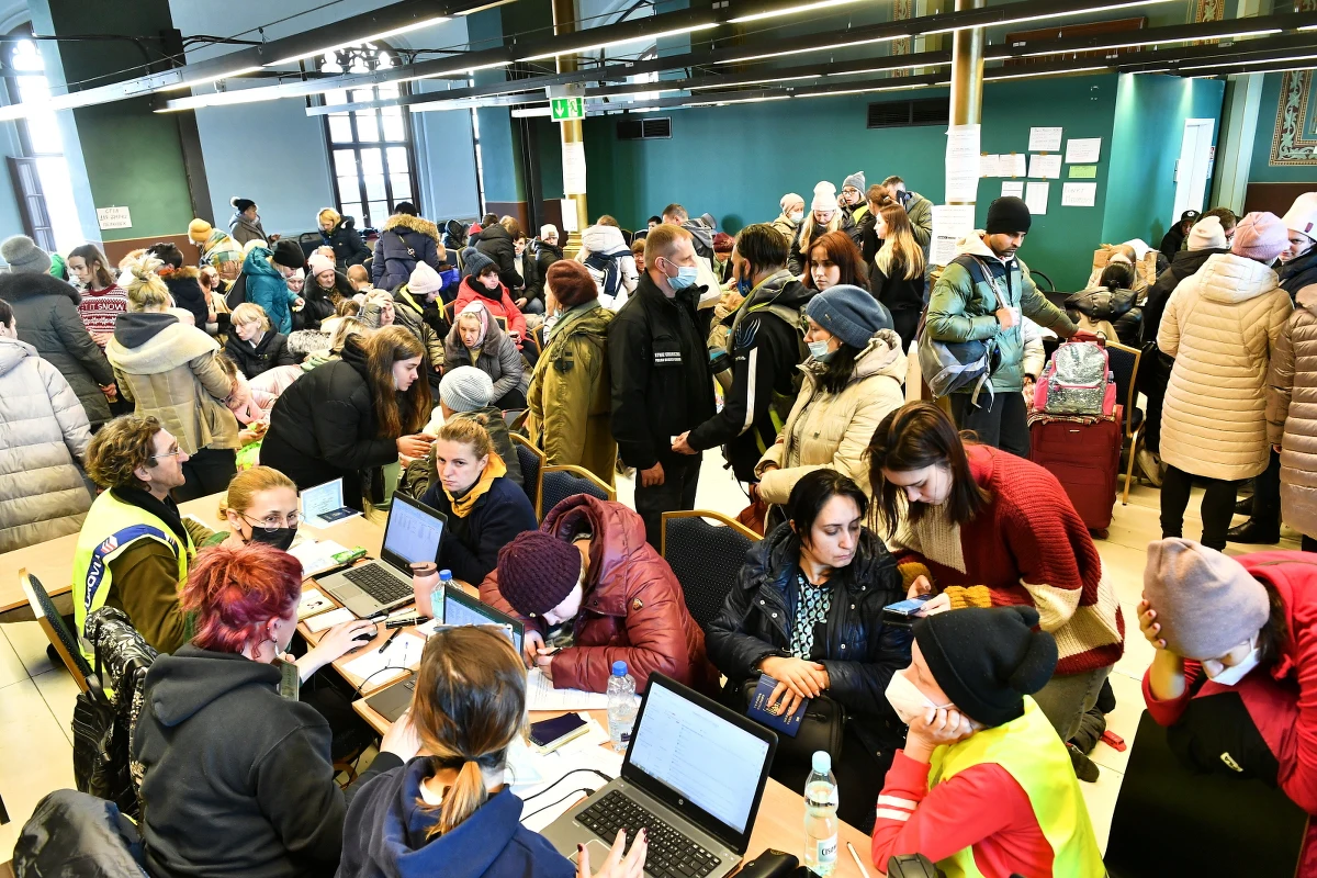 Przybywający do Wrocławia uchodźcy z Ukrainy mogą skorzystać z bezpłatnych lekcji języka polskiego. Taką możliwość oferują Wrocławskie Centrum Integracji, Fundacja Hobbit oraz Wrocławski Instytut Kultury i WCRS.