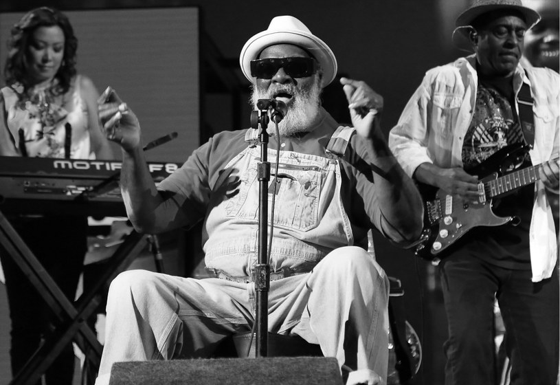 W wieku 77 lat odszedł Elliott Small, znany nowoorleański muzyk, którego Polacy mogli znać z wyciskającej łzy wersji piosenki "Stand By Me", którą nagrali muzycy uliczni. O śmierci wokalisty poinformował jego syn, Jay.