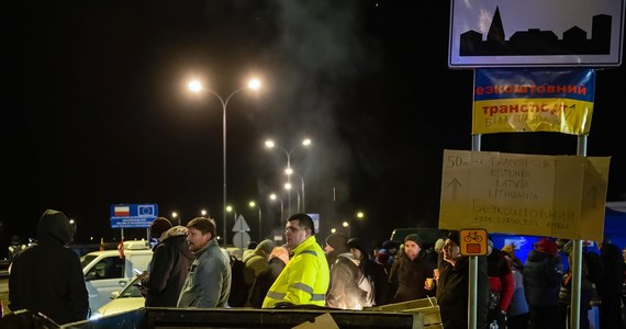 Ponad 62 tys. osób przekroczyło wczoraj granicę z Ukrainy do Polski przez przejścia graniczne w woj. lubelskim. Na wjazd do Polski najdłużej czeka się obecnie przez przejście w Hrebennem - 5 godzin.