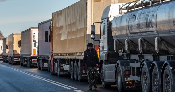 Odprawy pojazdów ciężarowych na polsko-białoruskim przejściu granicznym w Koroszczynie (Lubelskie) odbywają się na bieżąco - poinformował rano rzecznik Izby Administracji Skarbowej w Lublinie Michał Deruś.
