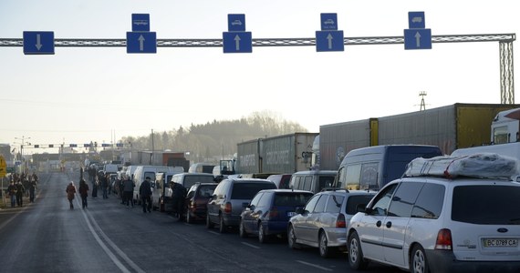 Od początku napaści Rosji na Ukrainę przez podkarpackie przejścia graniczne do Polski dotarło już 679 tys. uchodźców. Tylko ostatniej doby przed wojną uciekło 62,9 tys. osób - poinformował rzecznik prasowy Bieszczadzkiego Oddziału Straży Granicznej ppor. Piotr Zakielarz.