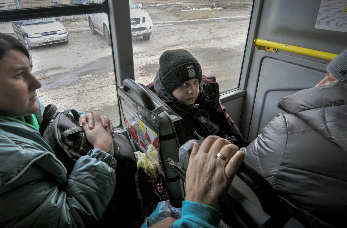Brak jest jednoznacznych informacji o zawieszeniu przez Rosję ognia w rejonie sześciu korytarzy humanitarnych, które miały być uzgodnione między Kijowem i Moskwą. Ukraińskie media donoszą, że w niektórych miejscach, gdzie działania wojenne miały być wstrzymane, walki trwają. 