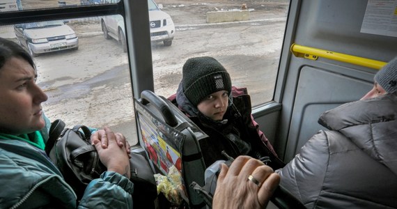 Brak jest jednoznacznych informacji o zawieszeniu przez Rosję ognia w rejonie sześciu korytarzy humanitarnych, które miały być uzgodnione między Kijowem i Moskwą. Ukraińskie media donoszą, że w niektórych miejscach, gdzie działania wojenne miały być wstrzymane, walki trwają. 