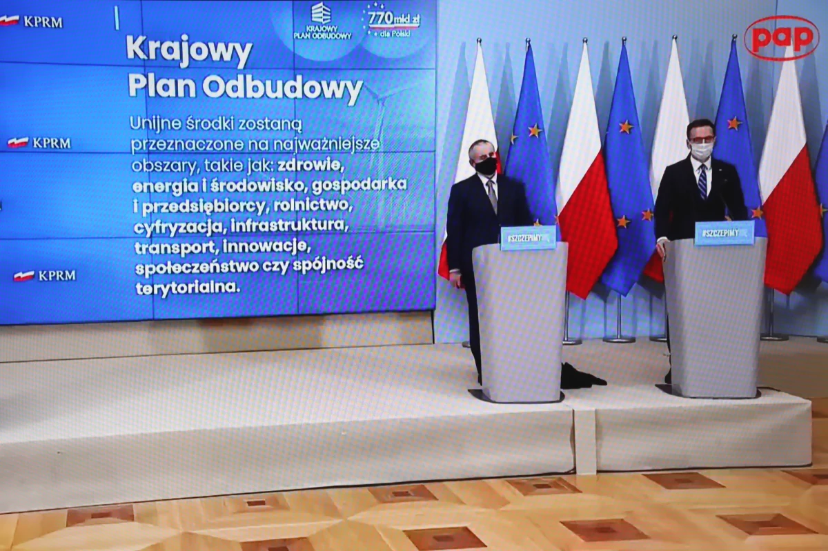 W najbliższym czasie Komisja Europejska prawdopodobnie zatwierdzi polski Krajowy Plan Odbudowy - ustaliła nasza dziennikarka w Brukseli. Polska i Komisja Europejska kończą już rozmowy techniczne w tej sprawie. Nasz kraj stara się w ramach Funduszu Odbudowy o 36 miliardów euro. KE od sierpnia zeszłego roku wstrzymuje wypłaty. 