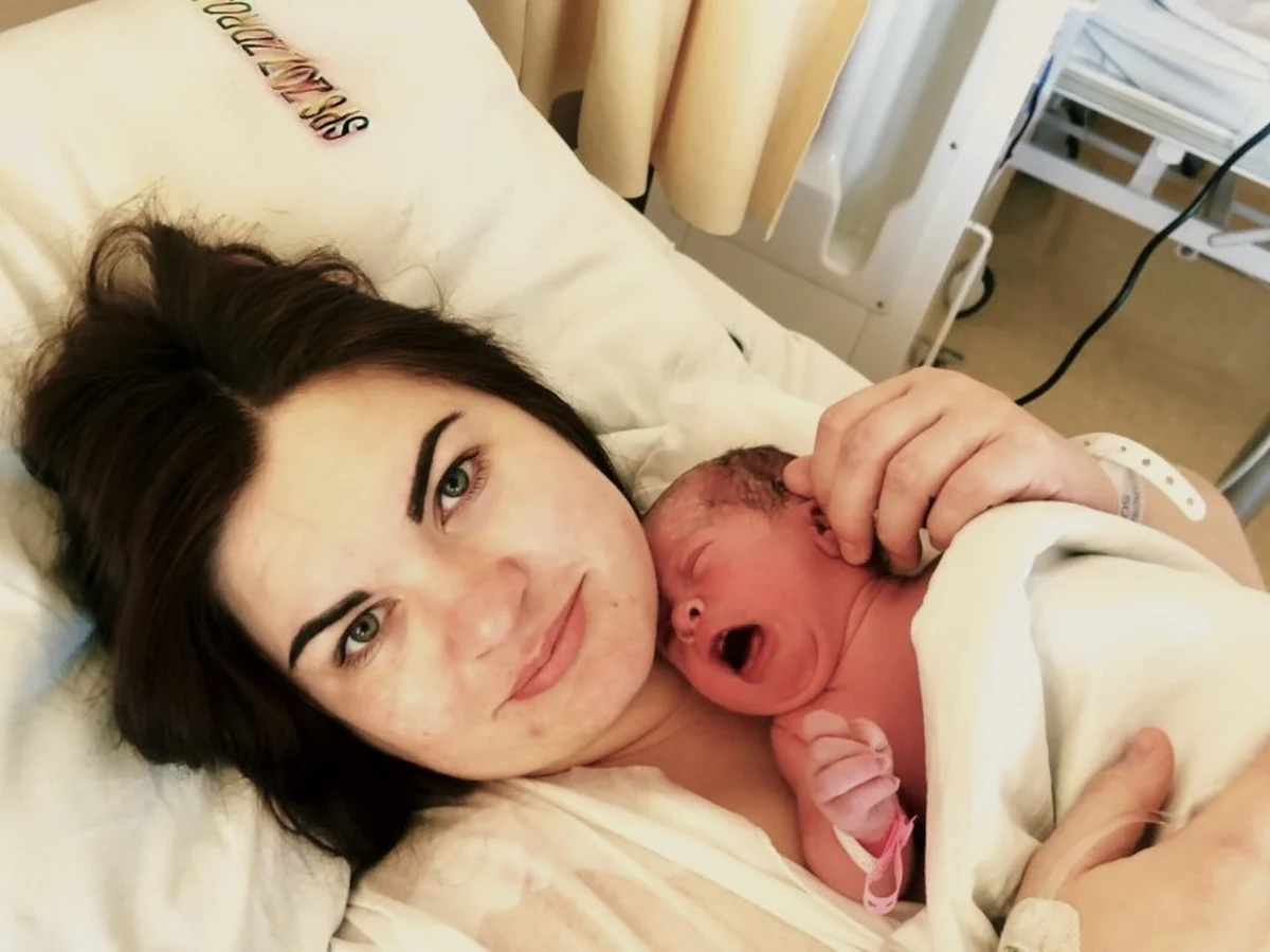 To pierwszy noworodek urodzony przez mamę, która z powodu wojny w Ukrainie była zmuszona do ucieczki ze swojego kraju. W szpitalu Szczecin "Zdroje" przyszła na świat mała Nikol. Jej mama w zaawansowanej ciąży uciekła z Odessy.