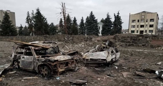 Blisko 60 osób zginęło, a prawie 400 odniosło obrażenia podczas rosyjskich bombardowań i ostrzałów Czernihowa na północy Ukrainy.