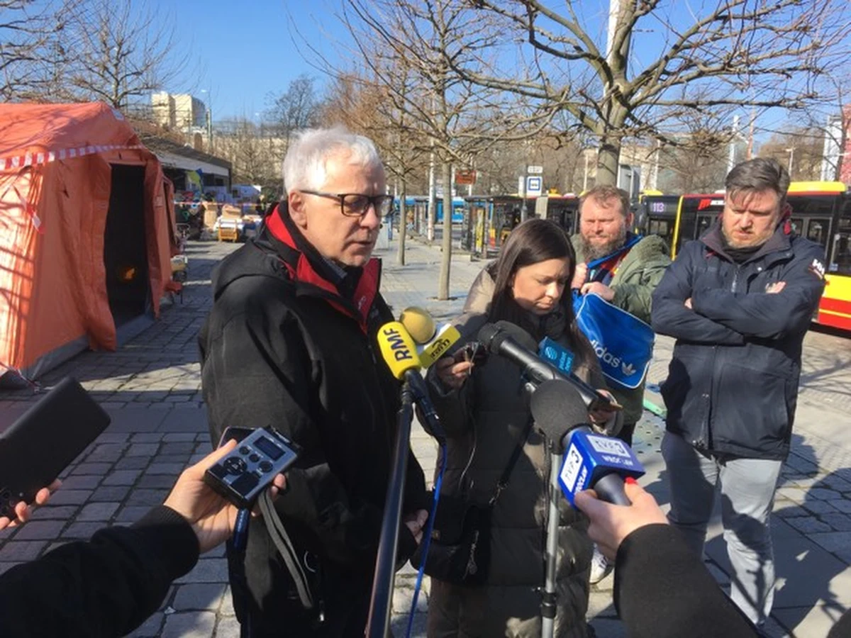 ​Kłopotem jest wielka presja ukraińskich uchodźców, żeby pozostawać we Wrocławiu - tak mówi wojewoda dolnoląski Jarosław Obremski. Z naszej perspektywy zakwaterowanie ich w miejscach turystycznych może być bardziej atrakcyjne - dodaje.