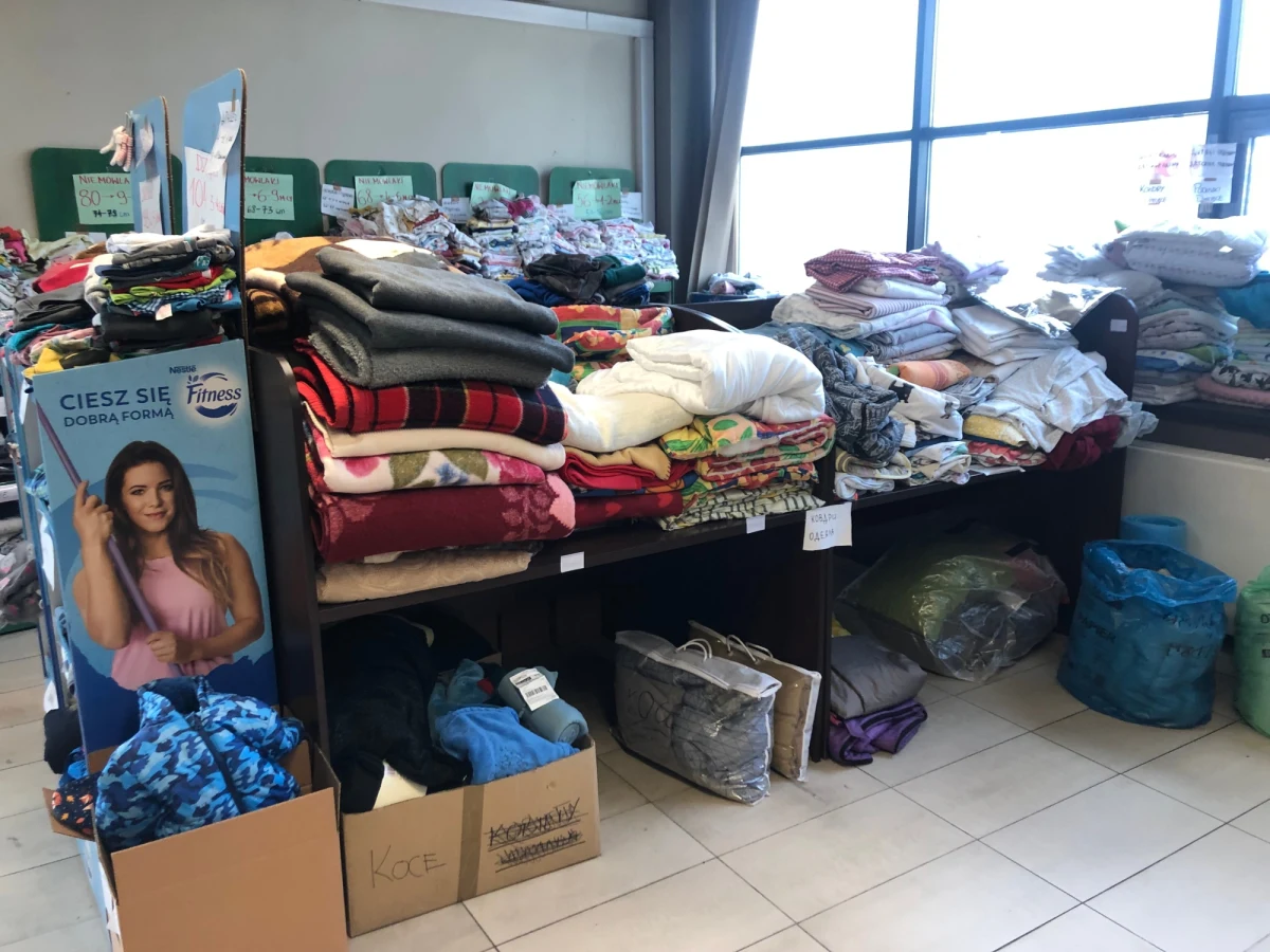 W Katowicach działa magazyn socjalny dla gości z Ukrainy, który przypomina sklep. Są w nim m.in. ubrania, jedzenie, artykuły do domu i dla dzieci. To miejsce powstało z odruchu serca - mówi Katarzyna Majchrzak, aktywistka, która zorganizowała magazyn.  