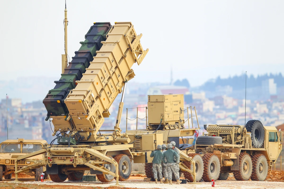 Dwie baterie rakiet Patriot, których wysłanie do Polski zapowiedział wczoraj dowódca sił USA w Europie, będą służyć do ochrony miejsc stacjonowania amerykańskich wojsk - ustalił nieoficjalnie nasz dziennikarz. 