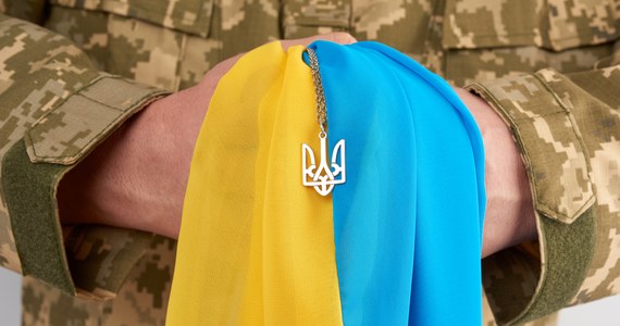 19-letni brytyjski żołnierz z ceremonialnego regimentu zajmującego się ochroną królowej Elżbiety II porzucił jednostkę i wyjechał na Ukrainę, aby walczyć przeciwko rosyjskim wojskom - ujawnił w środę dziennik "The Sun".