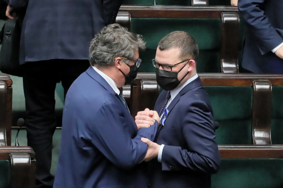 Sejm uchwalił w środę ustawę o pomocy obywatelom Ukrainy w związku z konfliktem zbrojnym na terytorium tego państwa. Specustawa reguluje m.in. kwestie związane z legalnością pobytu ukraińskich uchodźców w Polsce, a także udzielaną im pomocą.