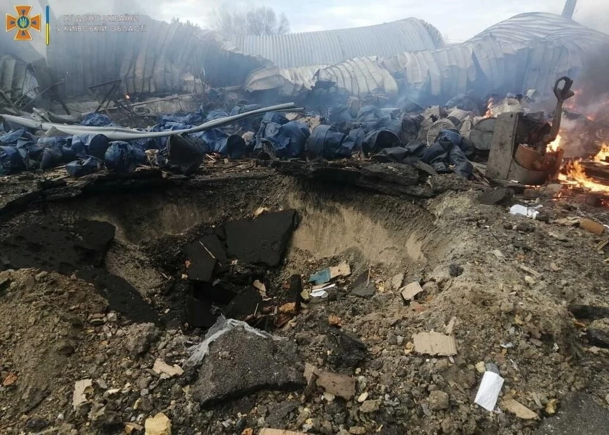 Izba Reprezentantów przegłosowała w nocy ustawę budżetową wartą 1,5 biliona dolarów. Znalazł się w niej pakiet 13,6 mld dolarów dodatkowych wydatków m.in. na pomoc Ukrainie i krajom przyjmującym uchodźców. W osobnym głosowaniu Izba przyjęła też ustawę o embargu na rosyjskie surowce energetyczne. Obie ustawy trafią do Senatu.