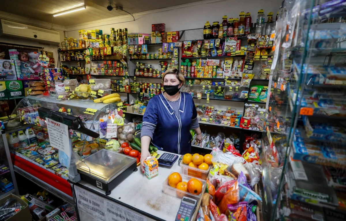 ​Niedopuszczalne jest sztuczne podnoszenie cen produktów krajowych pod pozorem sankcji - powiedział przewodniczący rosyjskiej Dumy Państwowej Wiaczesław Wołodin. Zapowiedział, że możliwe jest ustalanie limitów cen na niektóre produkty.