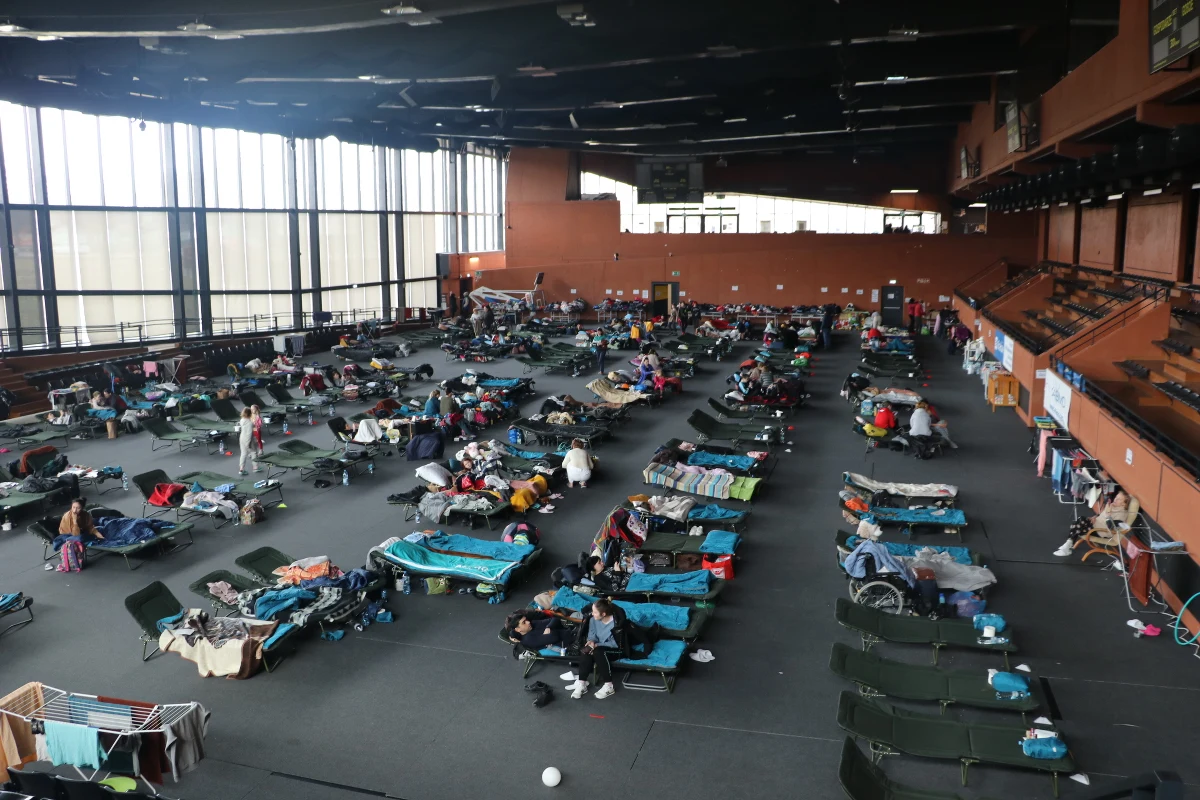 Od 24 lutego granicę polsko-ukraińską przekroczyło 1,43 miliona osób. W tym czasie z Polski do Ukrainy funkcjonariusze SG przeprowadzili 141 tys. odpraw granicznych - poinformowała w czwartek rano na Twitterze straż graniczna. Według danych ONZ ze środy, Ukrainę (w różnych kierunkach) opuściło około 2,2 mln osób.