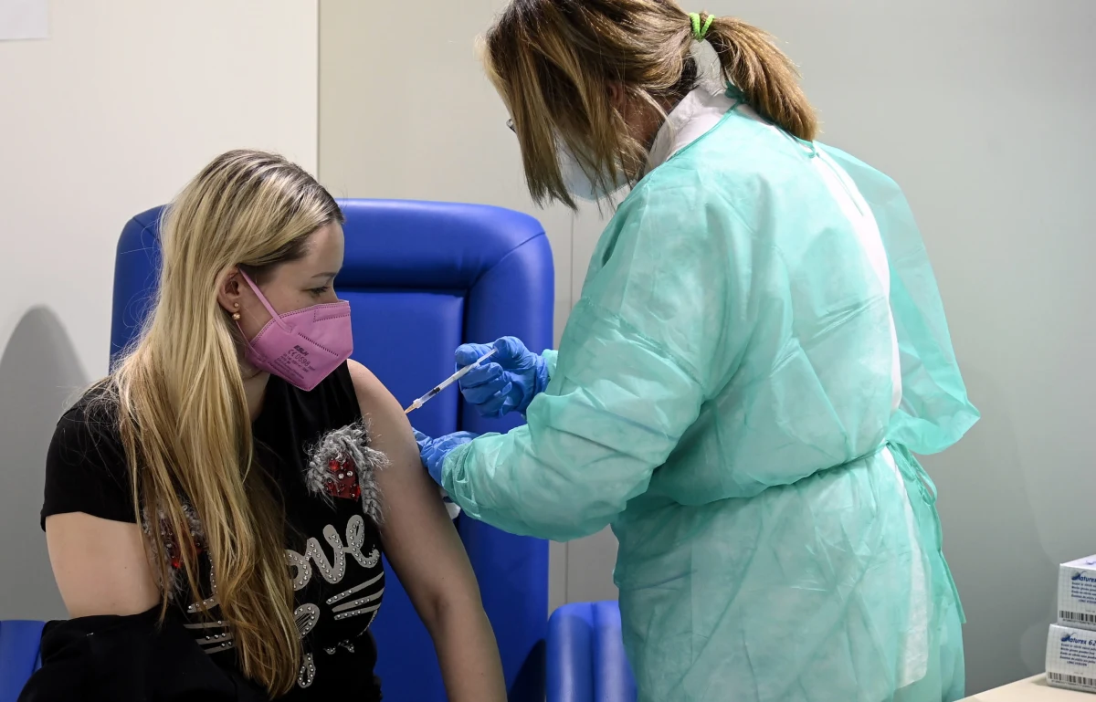 Ministerstwo Zdrowia informuje o 13 438 nowych przypadkach zakażenia koronawirusem. Ostatniej doby zmarło 184 chorych na Covid-19. 