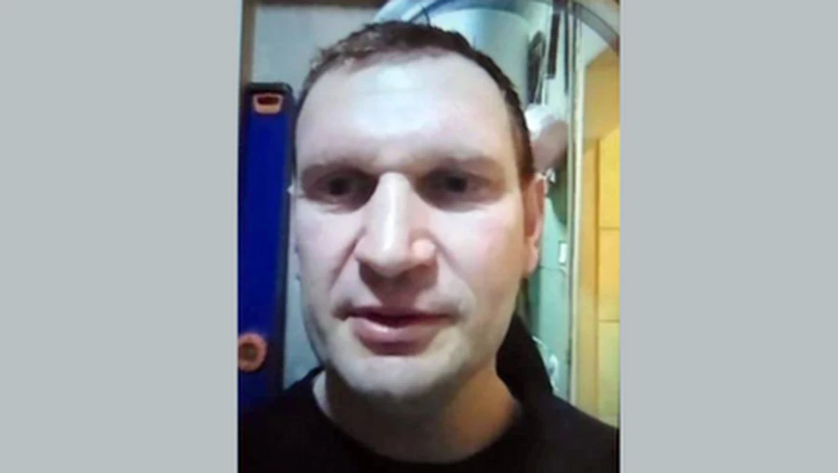 42-letni Radosław Kolasiński poszukiwany jest przez policję w sprawie zabójstwa trzech chłopców, których ciała znaleziono w środę w jednym z domów w Płocku. Policja publikuje zdjęcie i rysopis mężczyzny.